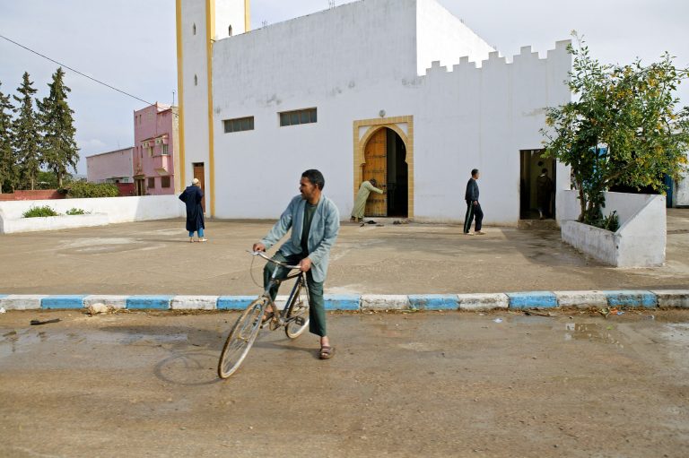 morocco mosque street photo travel tom ang